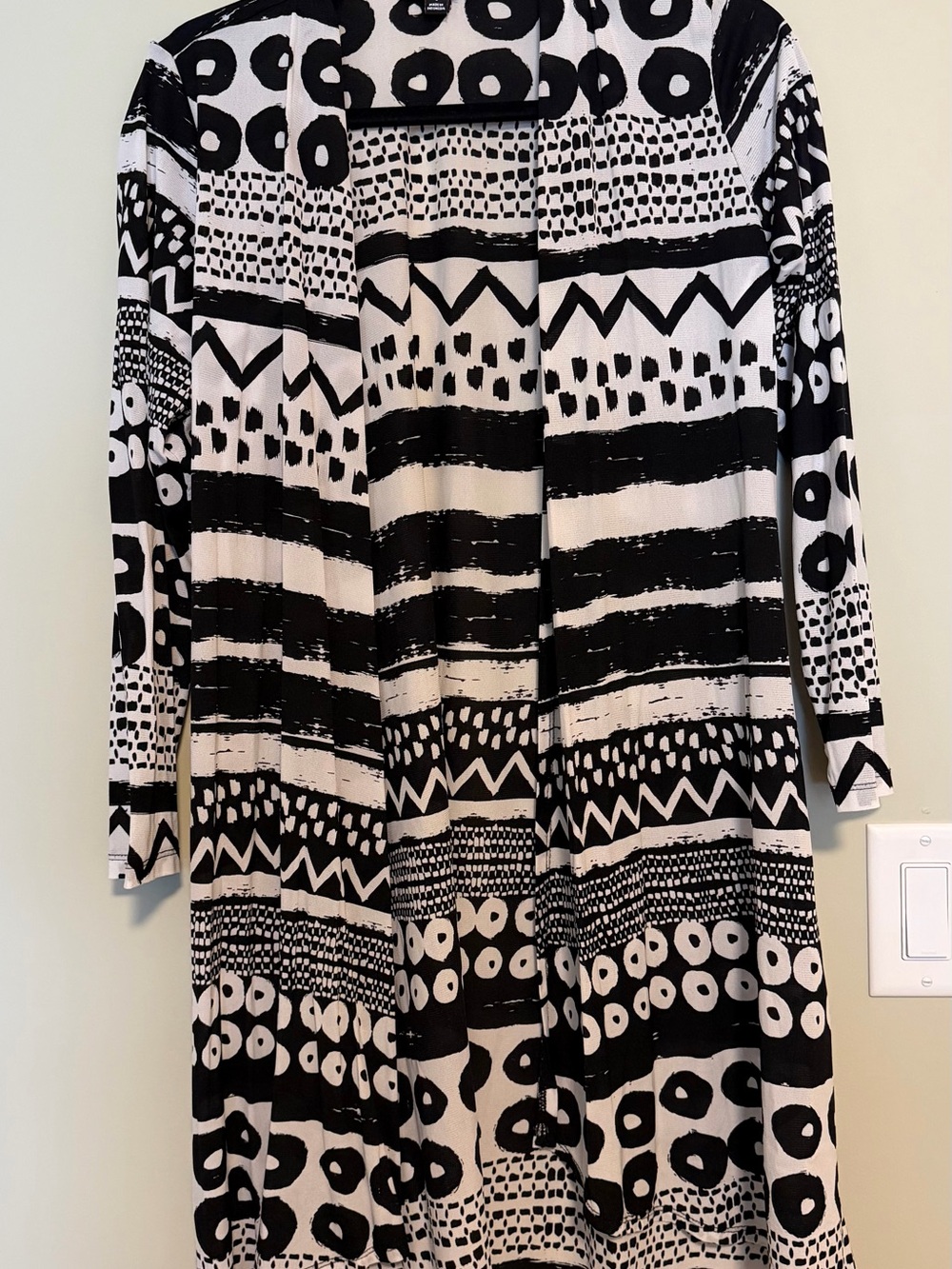 Black & White Patterned Women’s Duster cardigan